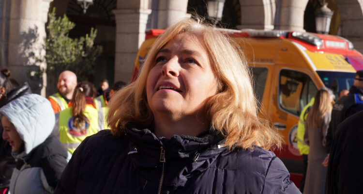 La vicealcaldesa y delegada de Seguridad y Emergencias, Inma Sanz, en la plaza Mayor tras su reunión con los mandos de Policía Municipal y SAMUR-Protección Civil