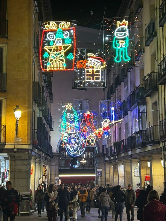 Luces diseñadas por niños para la actual iluminación navideña 