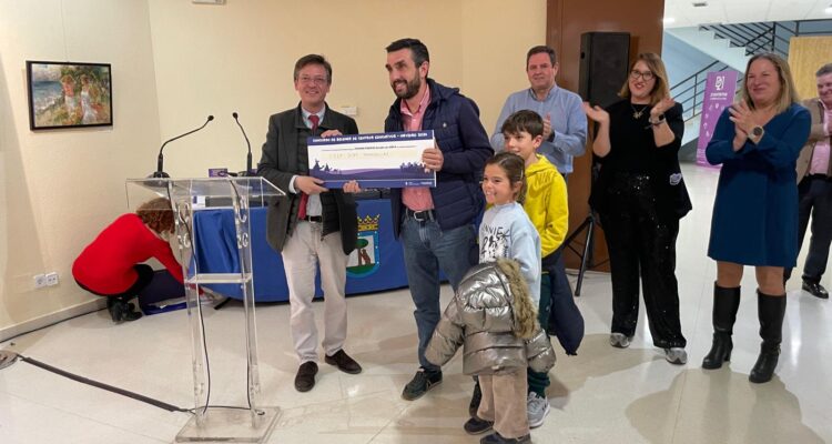 Martínez Páramo entrega el primer premio al CEIP Josep Tarradellas en Belenes