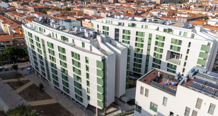 Vista exterior de la nueva promoción de Nuestra Señora de los Ángeles 14 de EMVS Madrid, en Puente de Vallecas