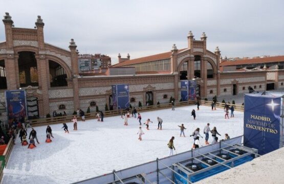 Imagen de archivo de la pista de hielo de Matadero, abierta desde el viernes