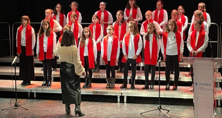 Coro participante en el certamen celebrado en el Centro Cultural Alfredo Kraus