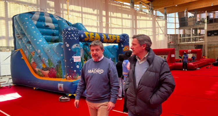 Barajas celebra su jornada lúdica ‘Navidad en Familia’