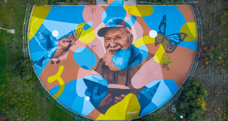 Eneko en la plaza de Manuel Quintana