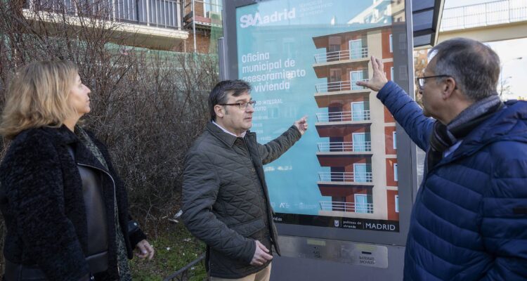 González visita un edificio del Plan Rehabilita 2023