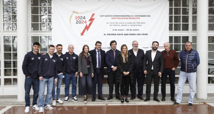 Visita de hoy a la exposición 'Cien años de historia del club'