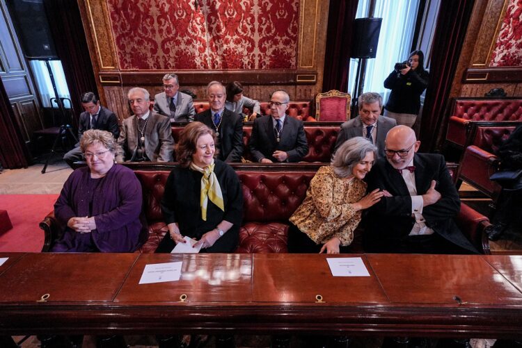 Los nuevos Cronistas de la Villa de Madrid, durante el acto solemne de su nombramiento el 17 de diciembre de 2024