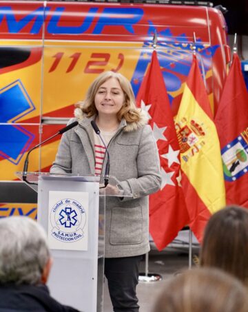 La vicealcadesa y delegada de Seguridad y Emergencias, Inma Sanz, durante el acto celebrado en la base principal del servicio, Base 0, para hacer balance de su actividad durante 2024
