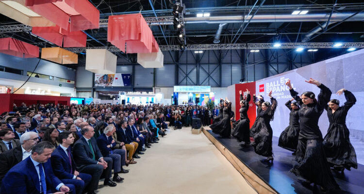 Actuación de Centro Danza Matadero durante la celebración del Día de Madrid en Fitur