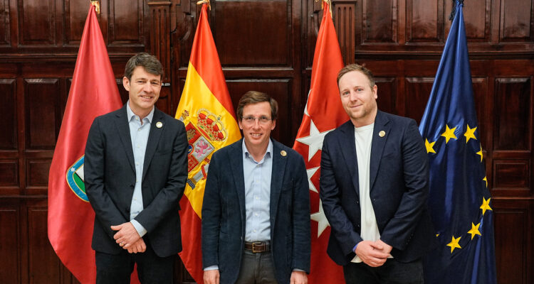 El alcalde de Madrid, José Luis Martínez-Almeida, durante el acto de recibimiento al trofeo del Mundial de Clubes de la FIFA en el Palacio de Cibeles