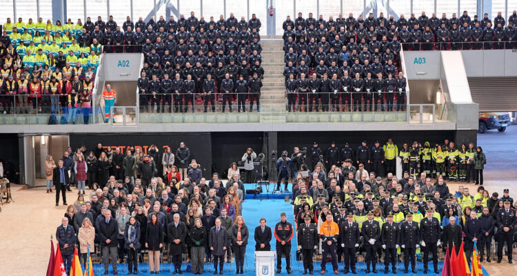 Acto de homenaje a los servicios municipales que prestaron ayuda tras la DANA en la Comunidad Valenciana