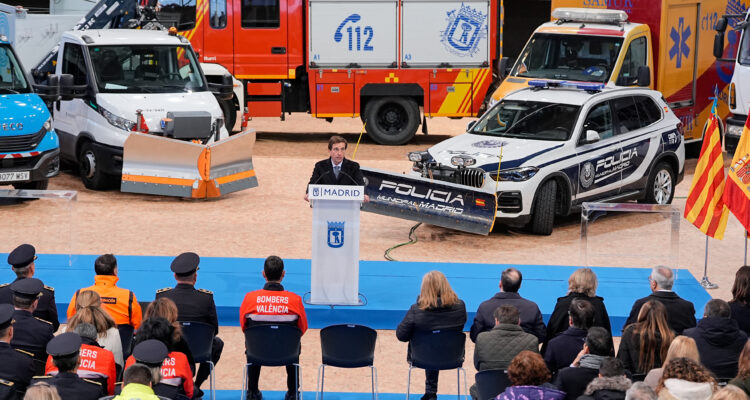 El alcalde de Madrid, José Luis Martínez-Almeida, durante el acto de homenaje a los servicios municipales que prestaron ayuda tras la DANA en la Comunidad Valenciana