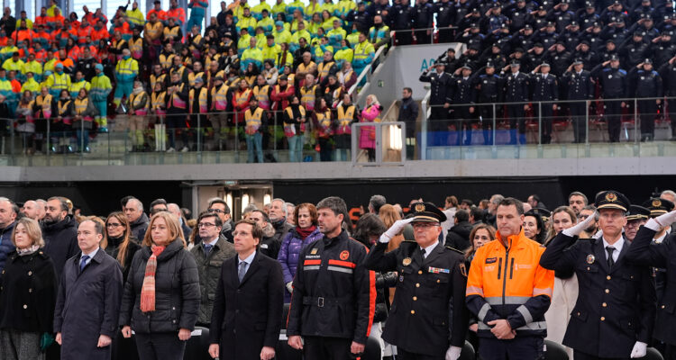 Acto en la Caja Mágica (Madrid) en homenaje a los servicios municipales que prestaron ayuda tras la DANA en la Comunidad Valenciana