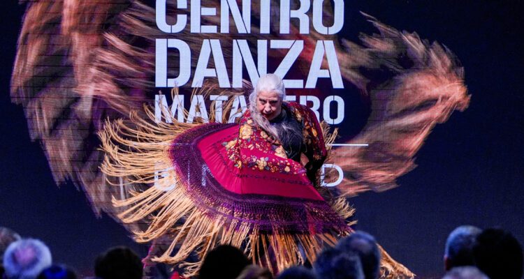 Actuación de Centro Danza Matadero durante la celebración del Día de Madrid en Fitur