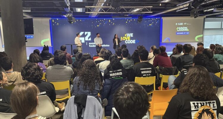 Imagen de la la recepción de los participantes en las instalaciones del campus