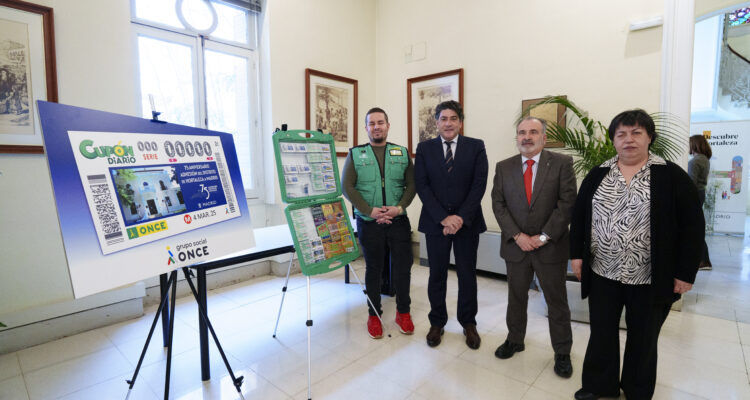 tro de los momentos del acto de presentación del diseño conmemorativo que llevará la imagen del Palacete de Villa Rosa por toda España