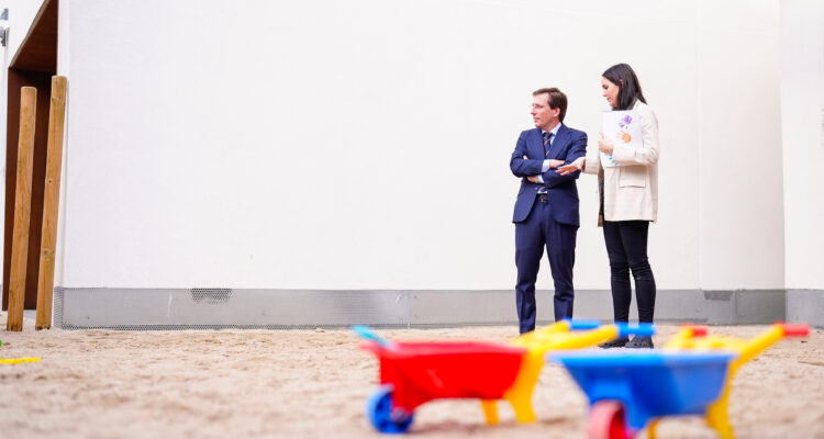 El alcalde, en la visita a la nueva Escuela Infantil Municipal María Moliner