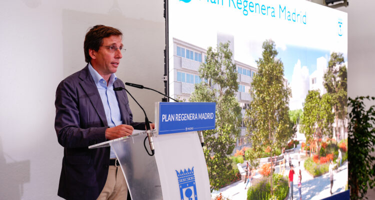 El alcalde, José Luis Martínez-Almeida, durante la presentación del Plan Regenera Madrid
