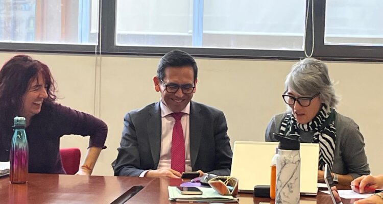 El concejal de Villaverde, Orlando Chacón, durante el Consejo Local de la Infancia y la Adolescencia