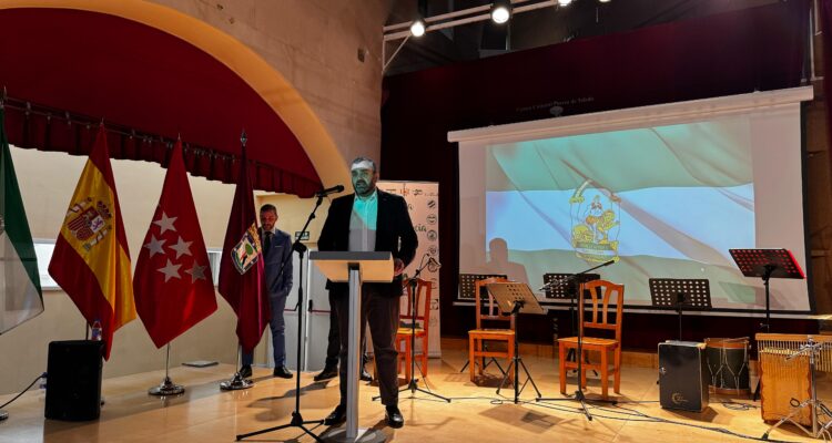 Segura asiste a la celebración del Día de Andalucía en el Centro Cultural Puerta de Toledo