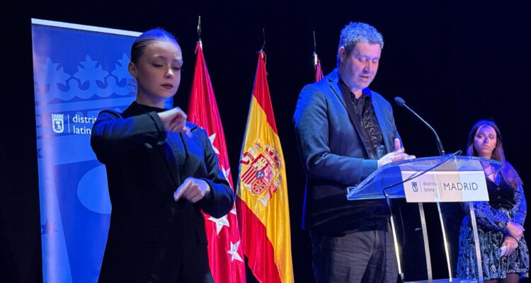 Alberto González en el acto institucional por el Día de la Mujer en Latina