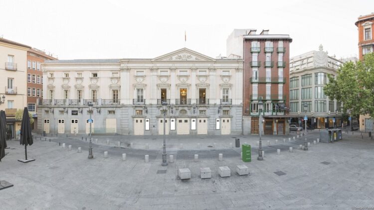 Fachada actual del Teatro Español con sus característicos medallones. Foto: Madrid Film Office
