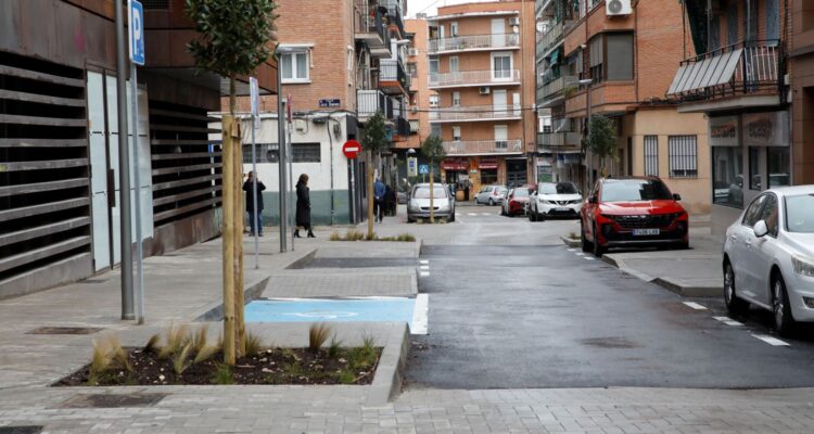 Entorno del Centro de Mayores y de Día San Vicente de Paúl, que acaba de ser remodelado por el área de Obras y Equipamientos
