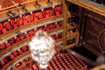 Detalle de la maqueta de la sala principal del teatro, que su equipo de utilleros tardó dos años en elaborar. Foto: Álvaro López