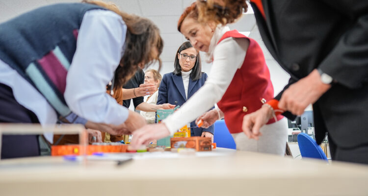 Desarrollo de un taller en la nueva sede de la AE en Puente de Vallecas