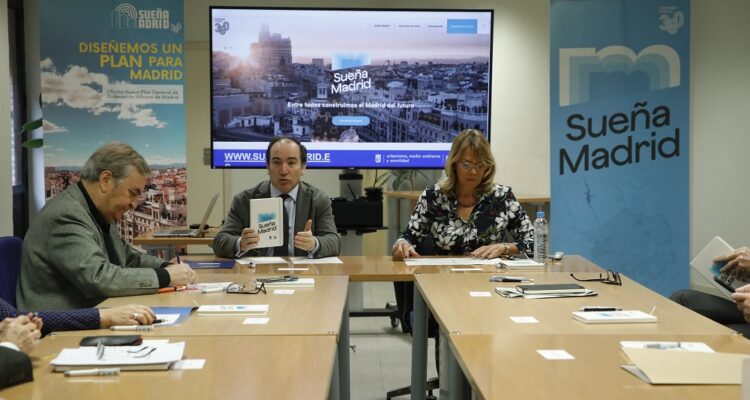Carabante durante la reunión del Consejo Asesor de Urbanismo