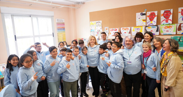 Visita de la vicealcaldesa y delegada de Seguridad y Emergencias, Inma Sanz, a algunas actividades y talleres del proyecto ‘La Tribu del 12’, que previene la captación de menores por bandas juveniles violentas en Puente de Vallecas