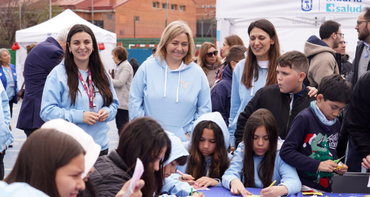 Visita de la vicealcaldesa y delegada de Seguridad y Emergencias, Inma Sanz, a algunas actividades y talleres del proyecto ‘La Tribu del 12’, que previene la captación de menores por bandas juveniles violentas en Puente de Vallecas