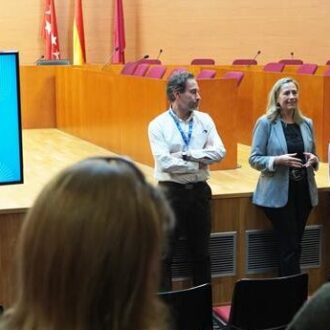 La concejala de Chamartín, Yolanda Estrada, durante el acto de bienvenida a los nuevos socios