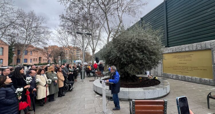 Un momento del acto homenaje a las 63 víctimas de la calle Tellez