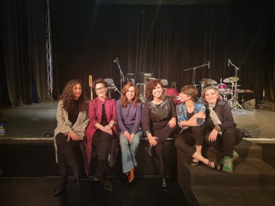 Gómez-Angulo junto a artistas del festival 'Ellas Crean'