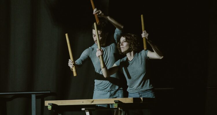 'Txalaparta' de Kukai Dantza © Mendi Urruzuno