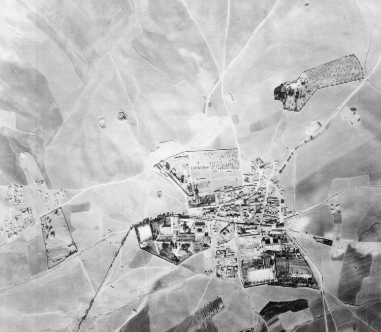 Vista aérea del pueblo de Hortaleza en 1955, poco después de la anexión a Madrid