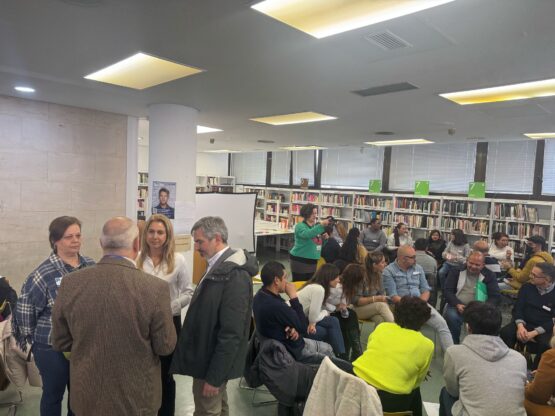La concejala del distrito, Nadia Álvarez, en la Feria de Empleo de Ciudad Lineal