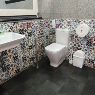 Imagen de archivo de un baño adaptado por el Plan Adapta