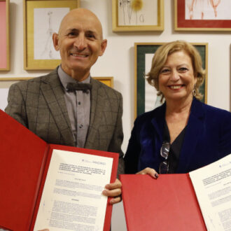 El presidente de ACME, Modesto Lomba, y la delegada de Obras y Equipamientos, Paloma García Romero, en la firma de hoy