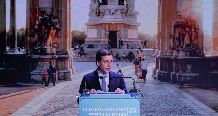 El alcalde de Madrid, José Luis Martínez-Almeida, durante la inauguración del III Foro de Turismo Ciudad de Madrid