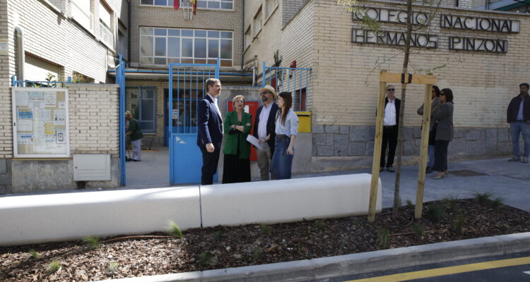 Visita al entorno del CEIP Hermanos Pinzón y del Centro Municipal de Mayores Campamento