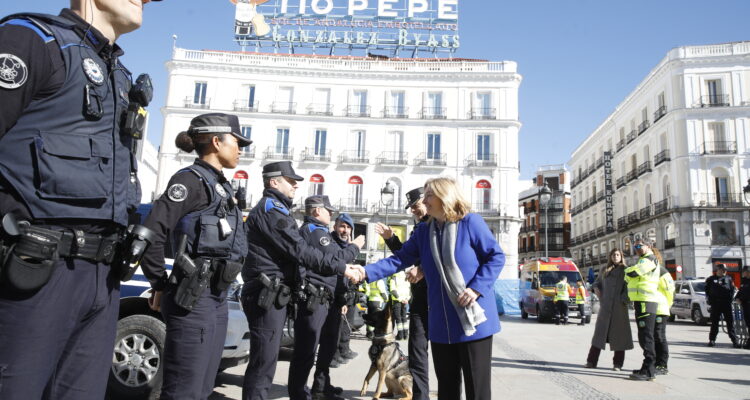 Sanz y Segura en la visita al dispositivo de Seguridad y Emergencias de Semana Santa