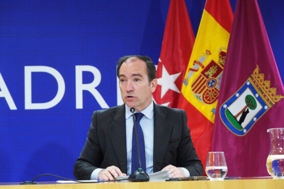 El delegado de Urbanismo, Medio Ambiente y Movilidad, Borja Carabante, durante su intervención en la rueda de prensa tras la Junta de Gobierno