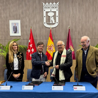 La concejala de Deporte, Sonia Cea, el concejal de Fuencarral-El Pardo, José Antonio Martínez Páramo, el presidente de la Fundación Juanito Maravilla, José Platas, y el exseleccionador nacional de fútbol, Vicente del Bosque