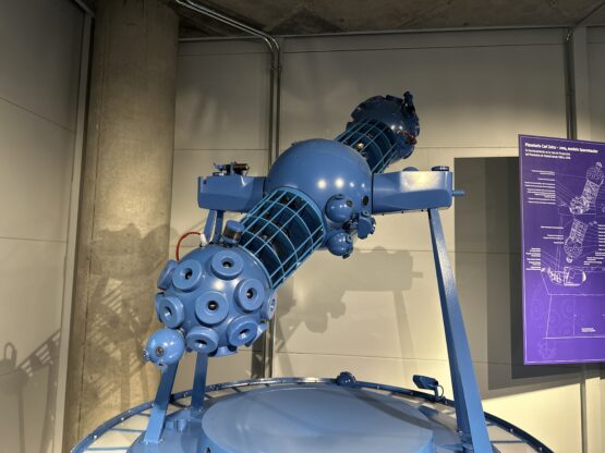 proyector óptico, una de las curiosidades de la sala de proyecciones del Planetario de Madrid