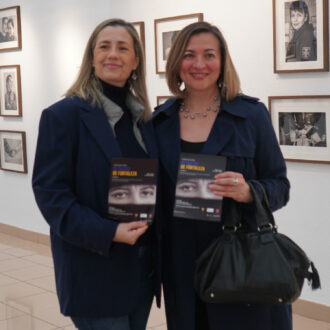 La concejala de Chamartín durante la visita a la exposición