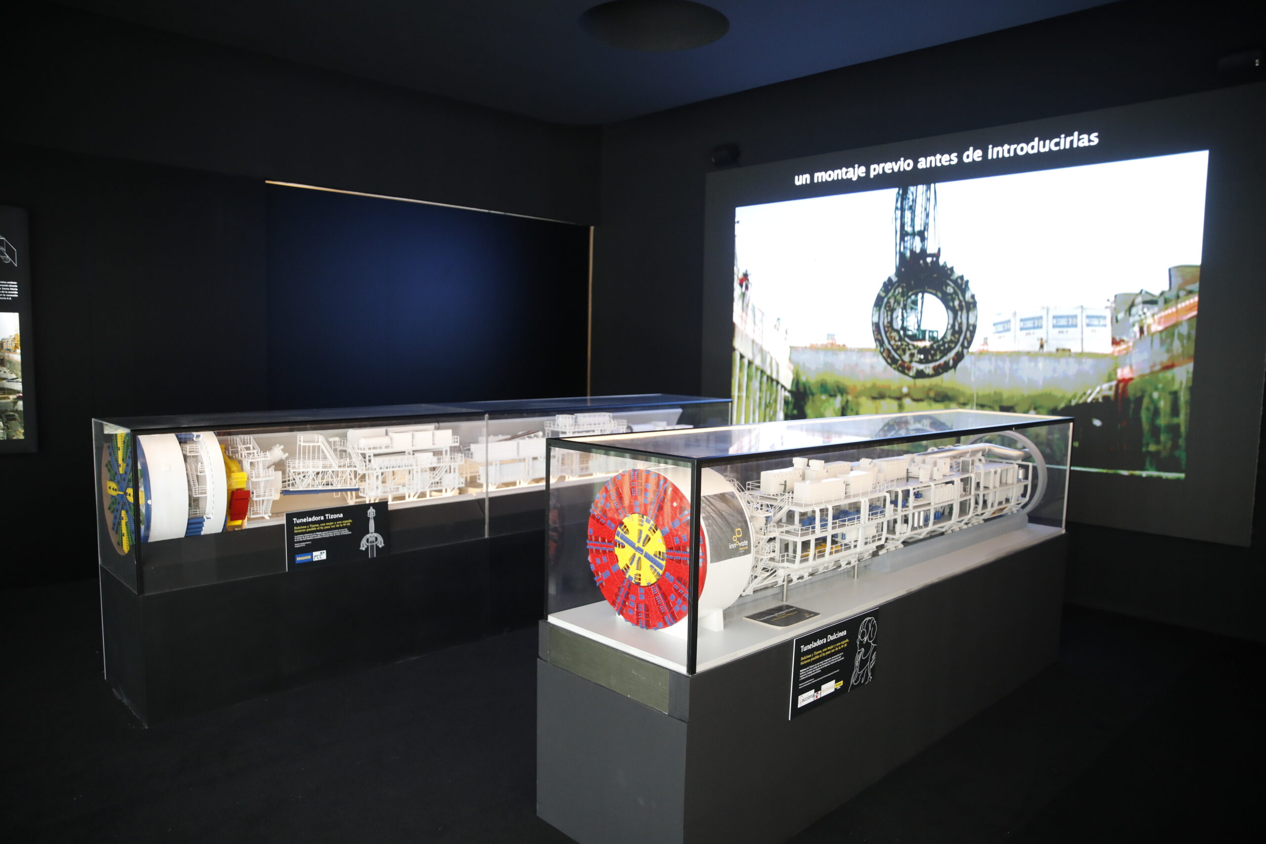 Maqueta de las dos tuneladoras responsables del soterramiento