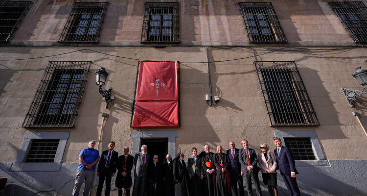 Foto de familia con los asistentes a la inauguración
