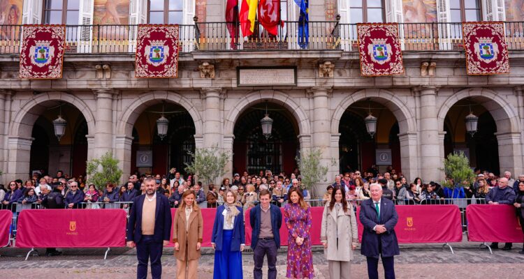 Almeida en la tamborrada de Madrid